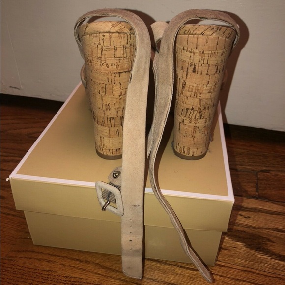 Browns heels - Picture 3 of 3